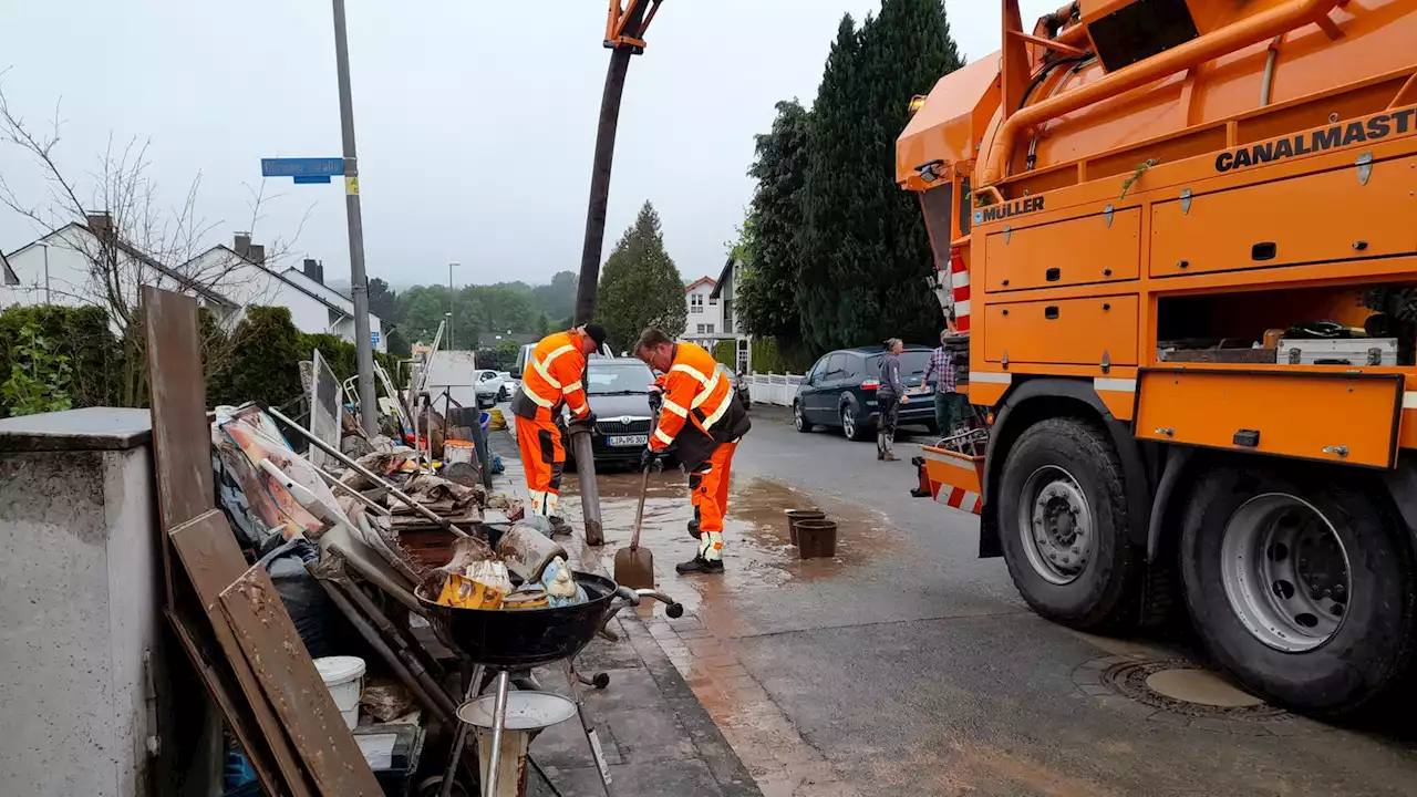 Aufräumen nach Unwetter mit Schlammlawine in Detmold