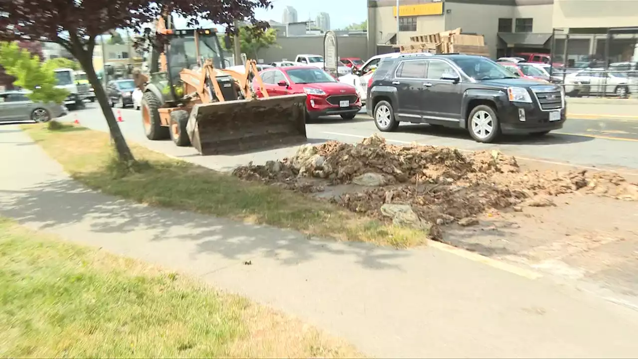 Dump truck spills compost along streets of Burnside