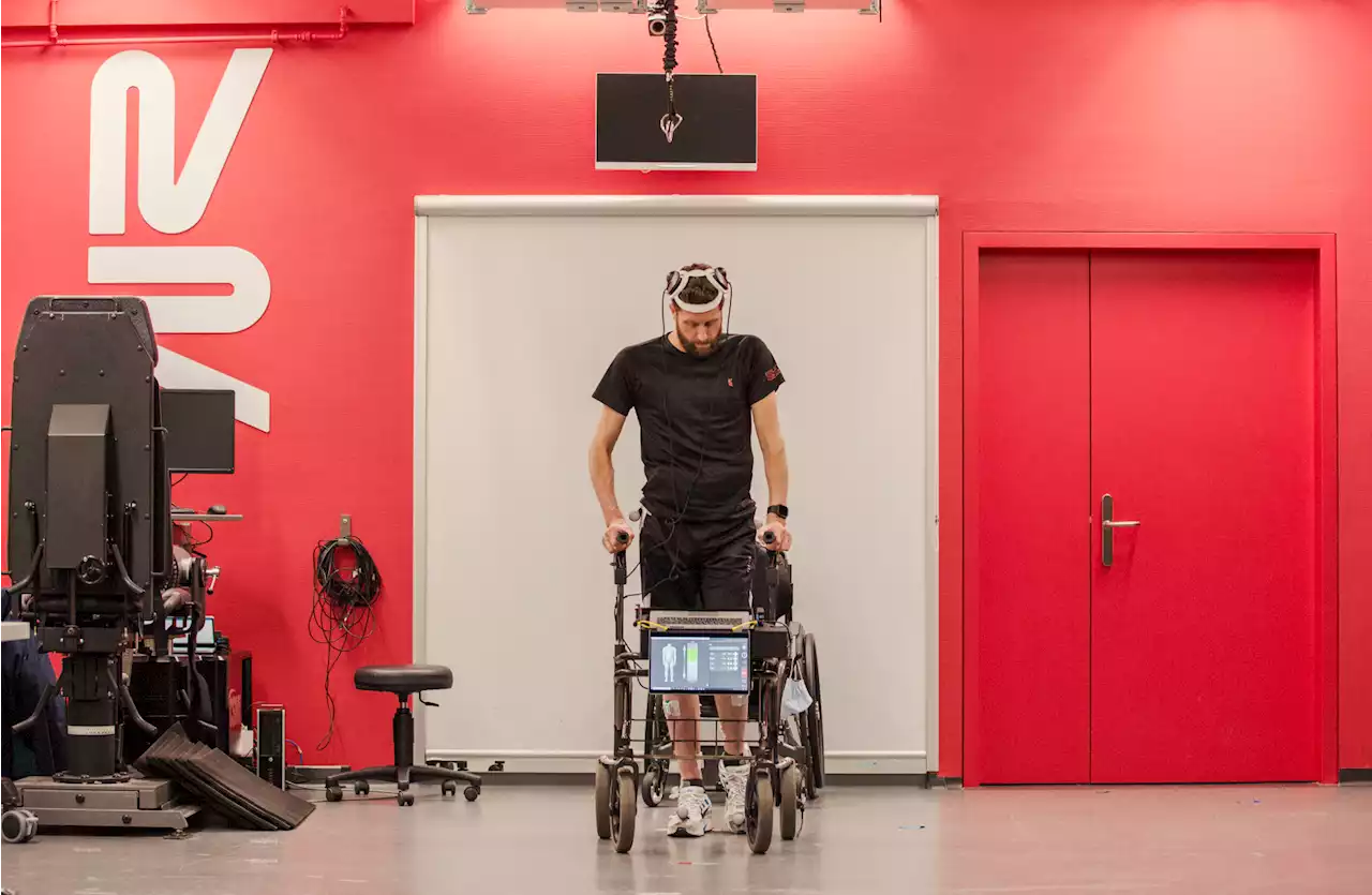 Implants et pont digital : comment la technologie a rendu ses jambes à cet homme paraplégique