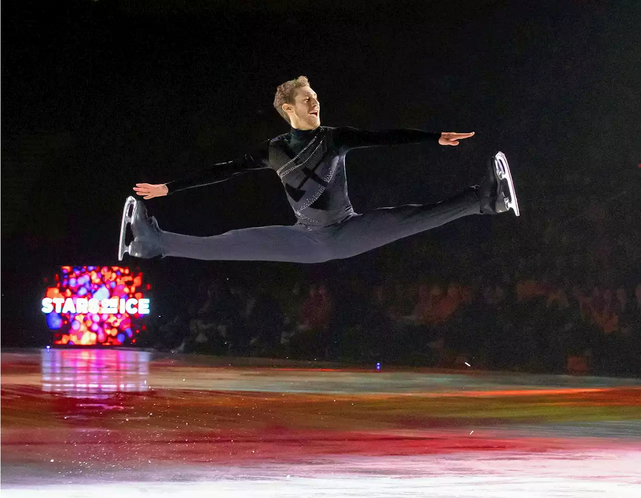 Jason Brown plays to home crowd when 'Stars on Ice' returns to Rosemont