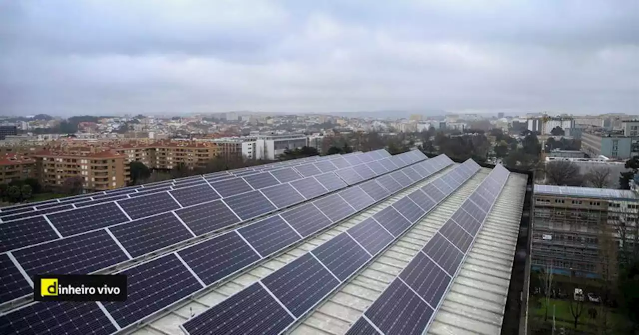 Investimento em energia solar deve ultrapassar este ano a extração petrolífera