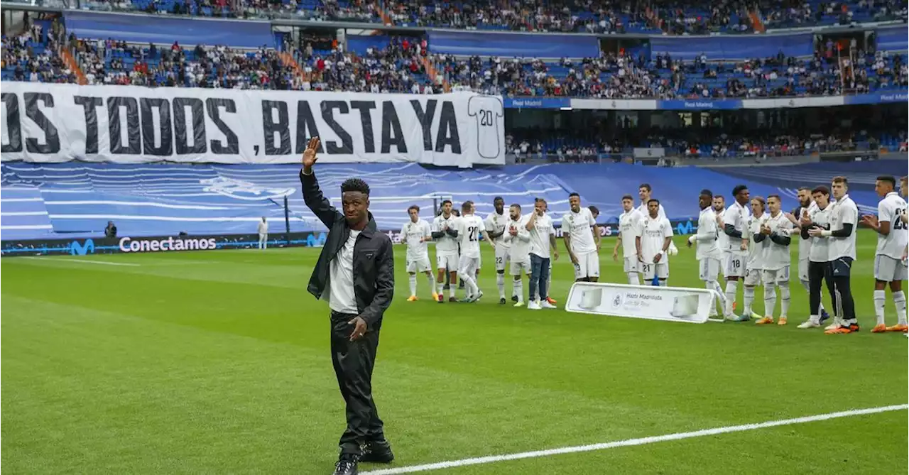 El Bernabéu homenajea a Vinícius tras los gritos racistas: 'Basta ya”