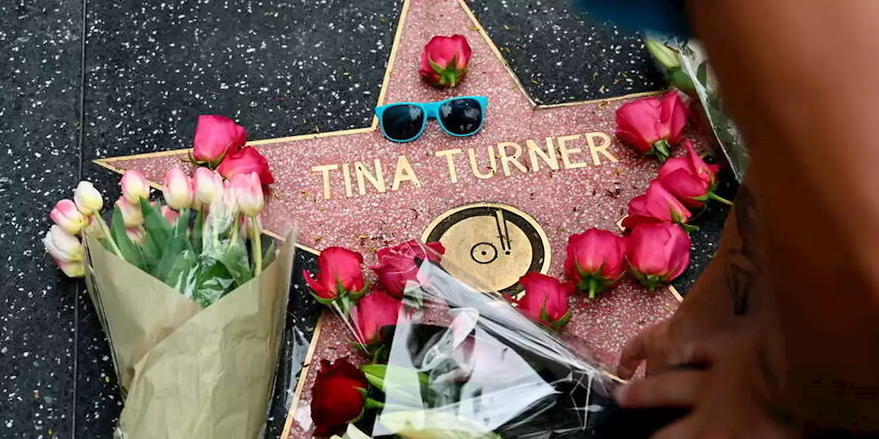 « Icône », « symbole », « étoile » : de nombreux hommages après le décès de Tina Turner