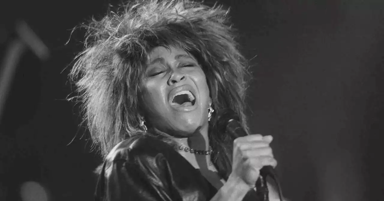 « Reine du rock », « légendaire », « survivante »… Le monde rend hommage à Tina Turner, décédée à 83 ans