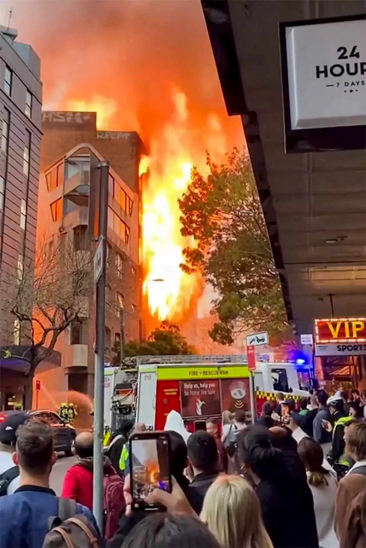 Dramatic Sydney blaze consumes 7-storey building | The Malaysian Insight