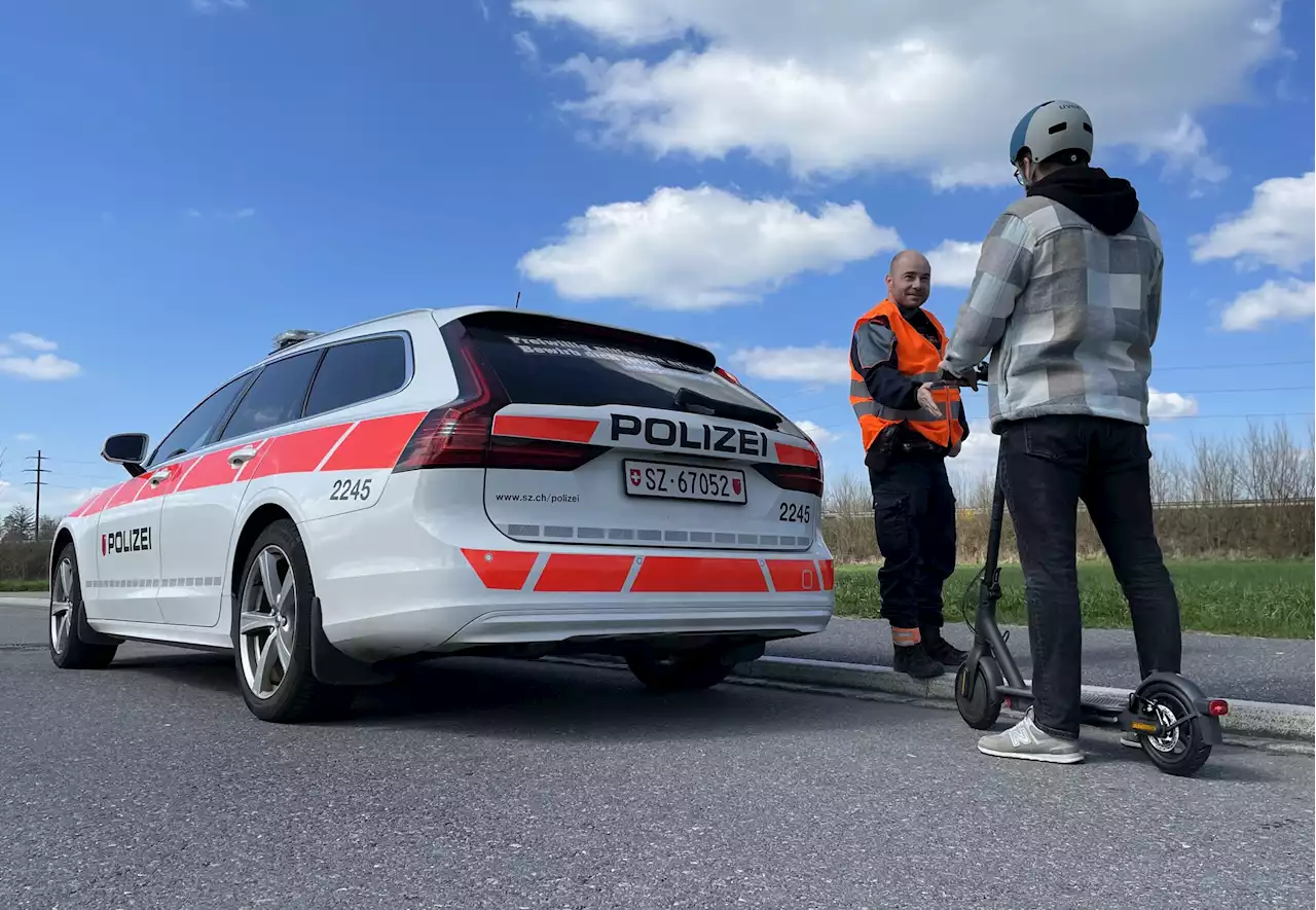 Kanton Schwyz: E-Trottis − Kantonspolizei weist auf die Regeln hin (Video)