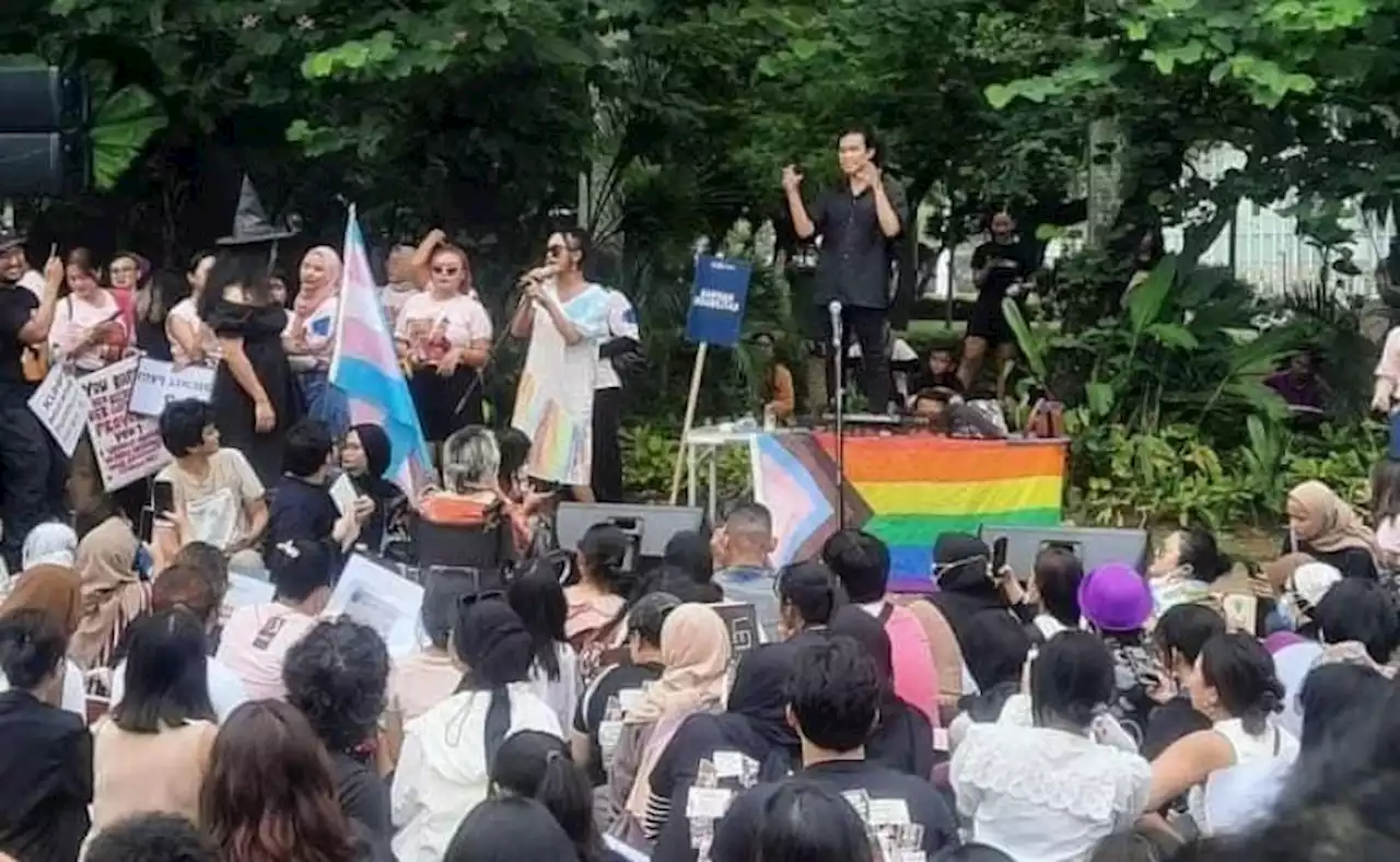 Di Sini LGBT Berani Kibarkan Bendera, di AS Atlet Trans Justru Mulai 'Ditertibkan' |Republika Online