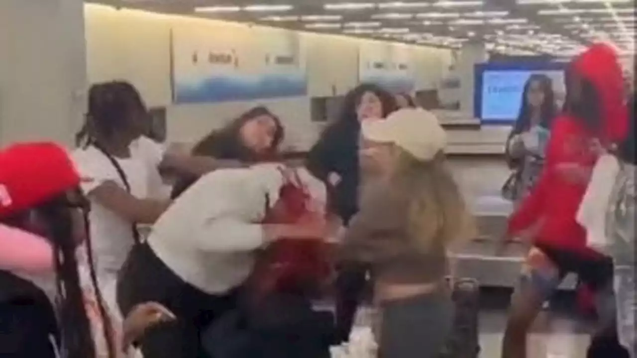 Duas pessoas são presas após briga generalizada em aeroporto de Chicago; veja vídeo