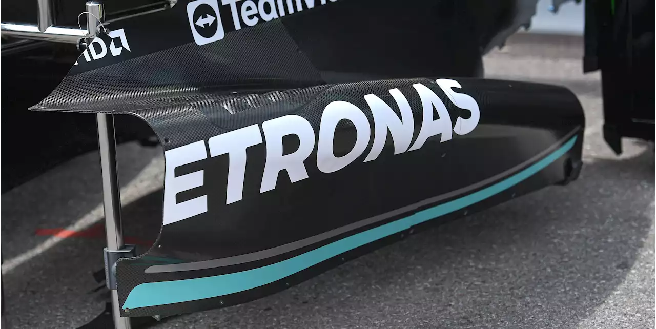 Mercedes Gives Up, Gives Its F1 Car Sidepods