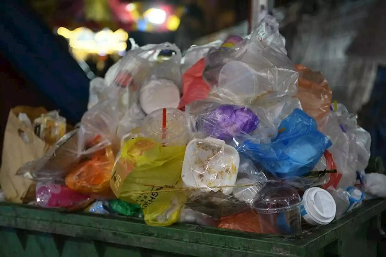 High-stakes talks to end plastic pollution resume