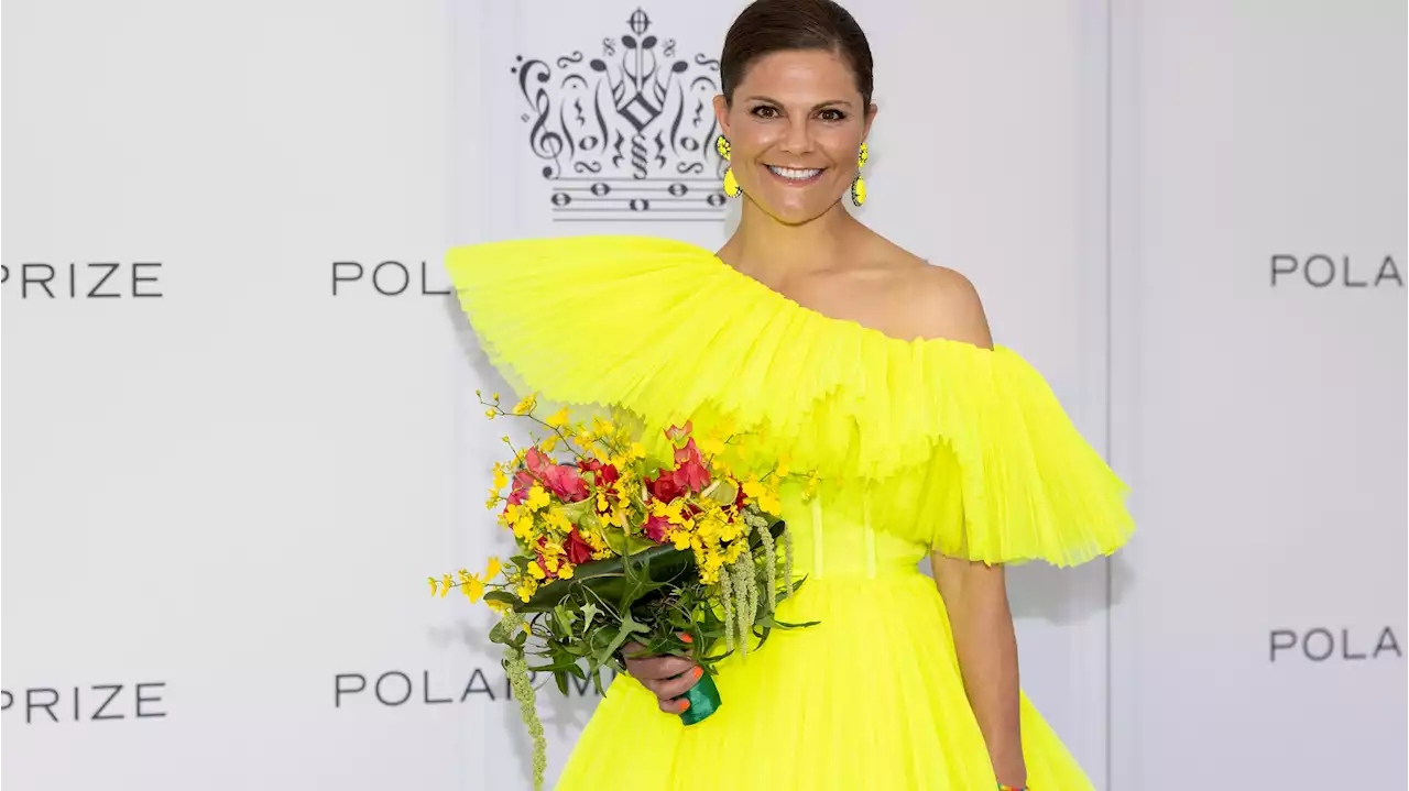 L'outfit regale di oggi: Victoria di Svezia è una sinfonia di tulle in giallo neon