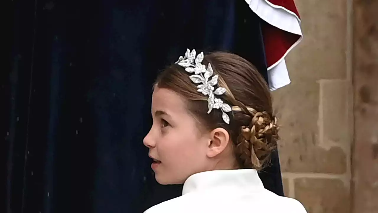 The Deeper Meaning Behind Princess Charlotte and Princess Kate’s Matching Silver Flower Crowns