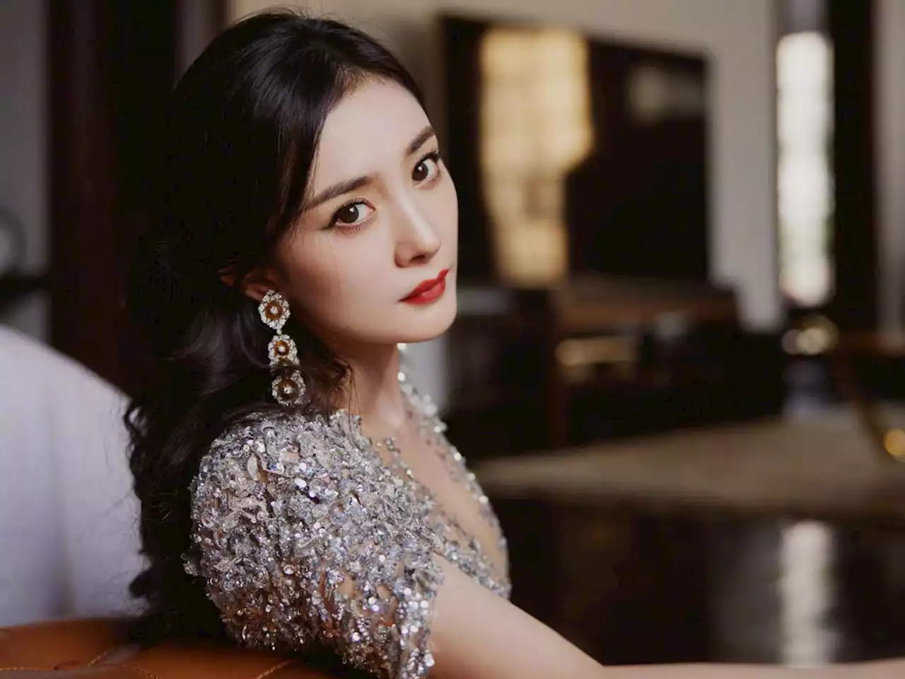 Yang Mi hires acting coach for new drama