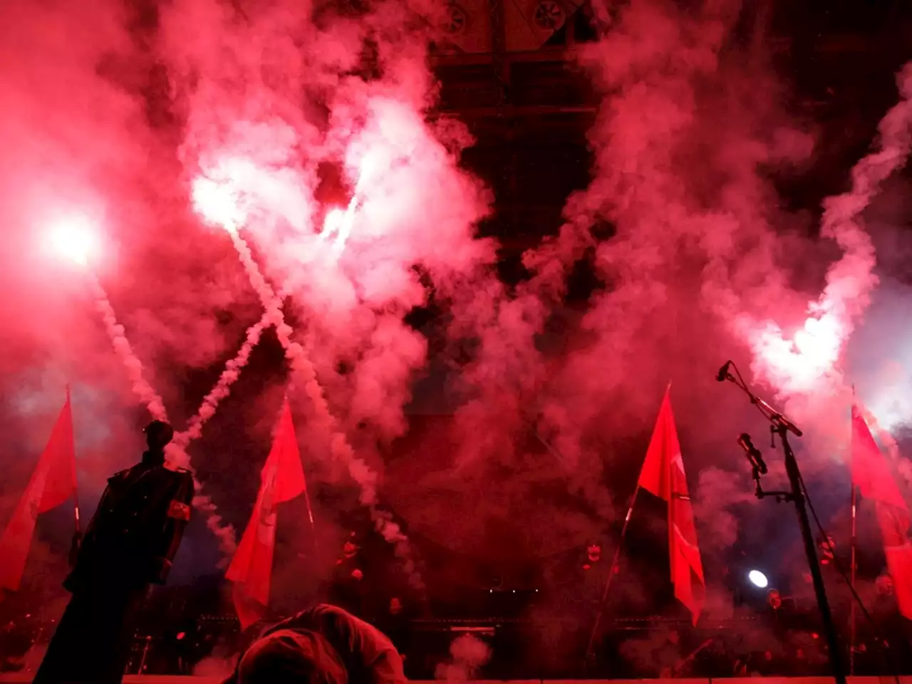 German police investigate Roger Waters for Nazi-style costume at concert