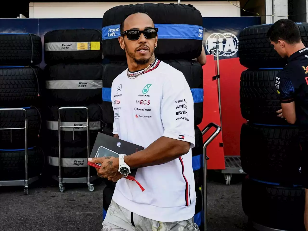 Lewis Hamilton says new Mercedes deal is close, no Ferrari talks