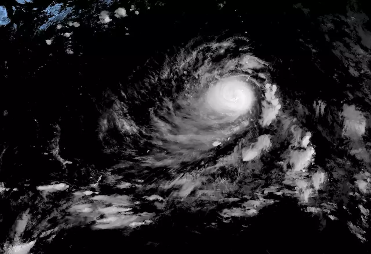 Super Typhoon Mawar slightly weakens; PAR entry by Saturday morning — Pagasa