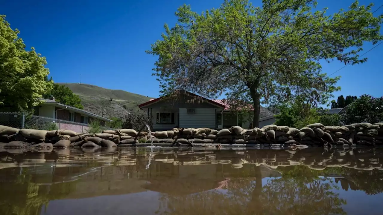 Spring flood risks highlight lack of insurance for Canadian homeowners: experts