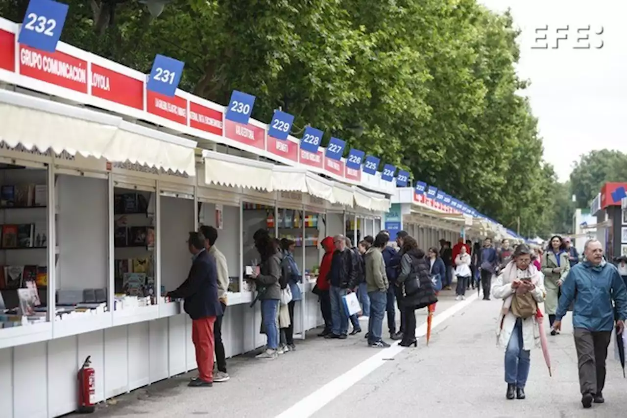 Lluvias y elecciones, el comienzo de la Feria del Libro de Madrid