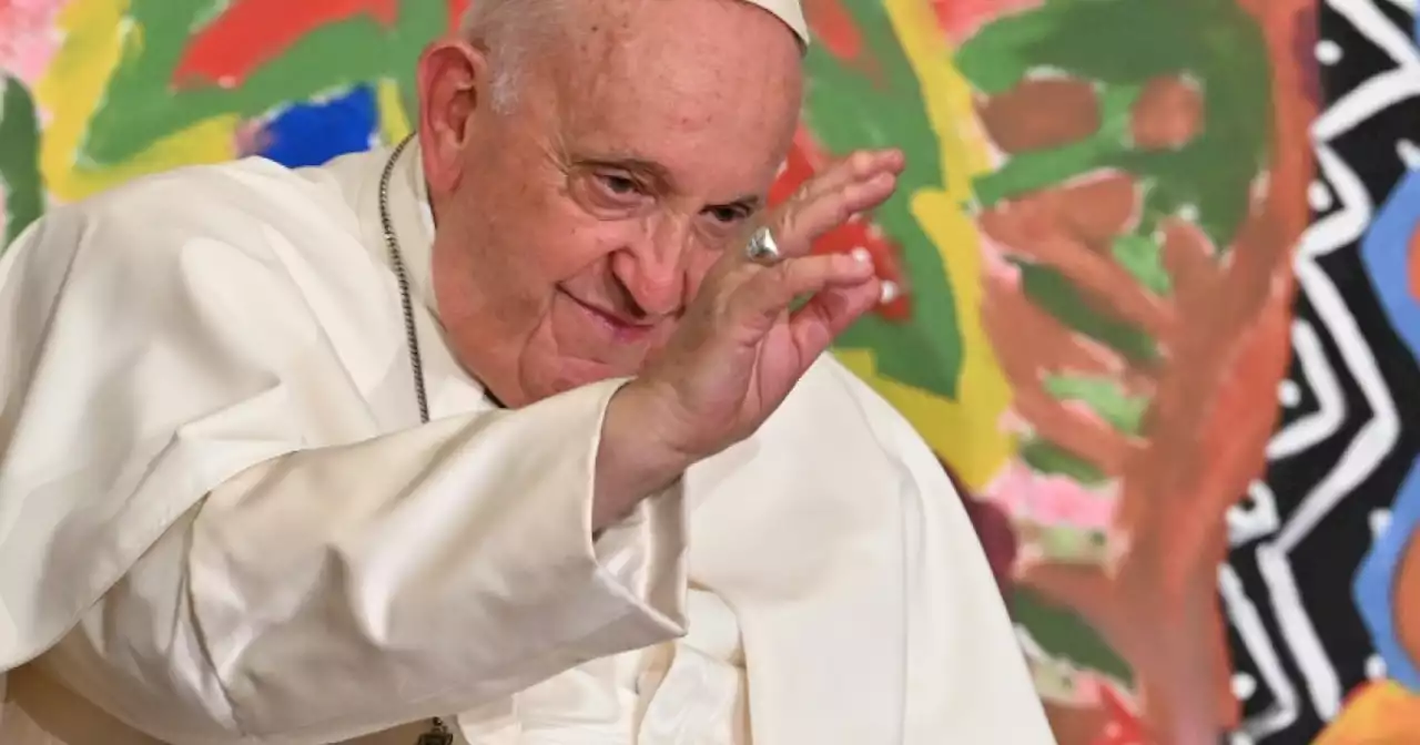 Pope Francis has fever, clears his schedule