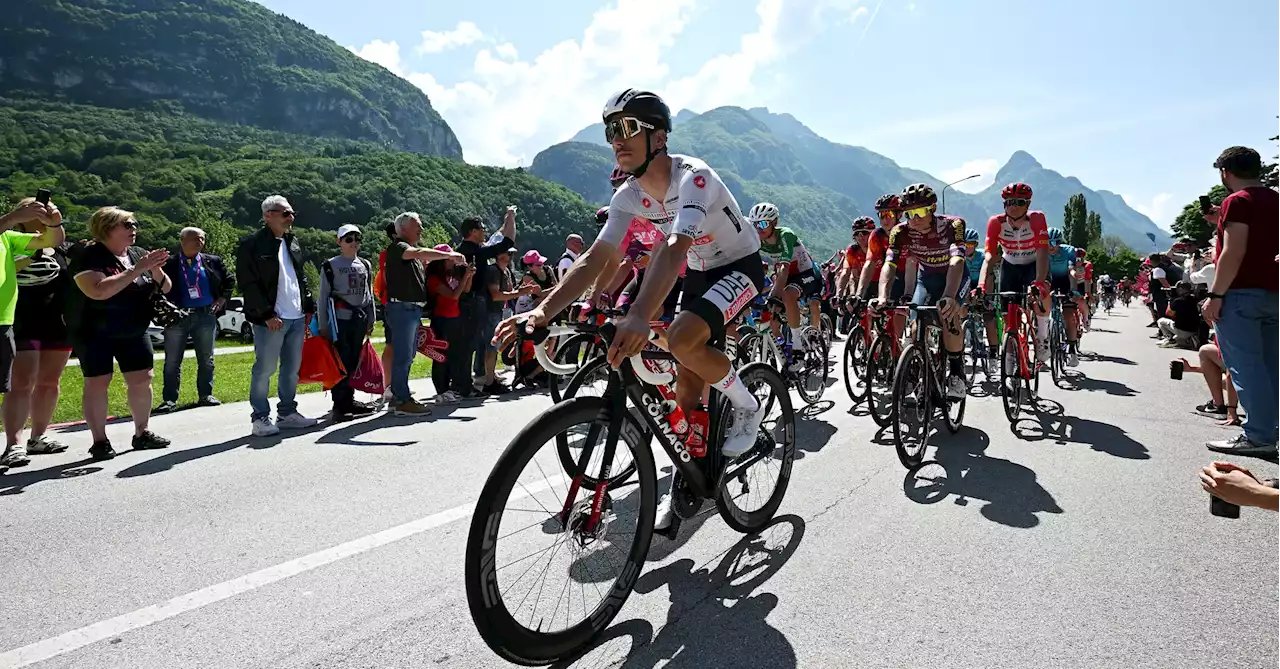 No Giro, João Almeida sobe em direção à história