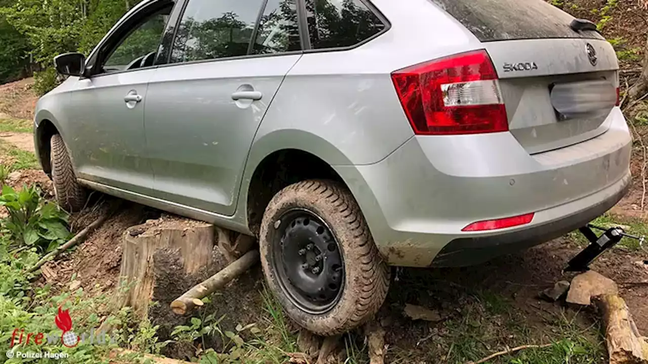 D: Ehepaar fährt sich mit Auto auf 3-Türme-Wanderweg in Hagen fest