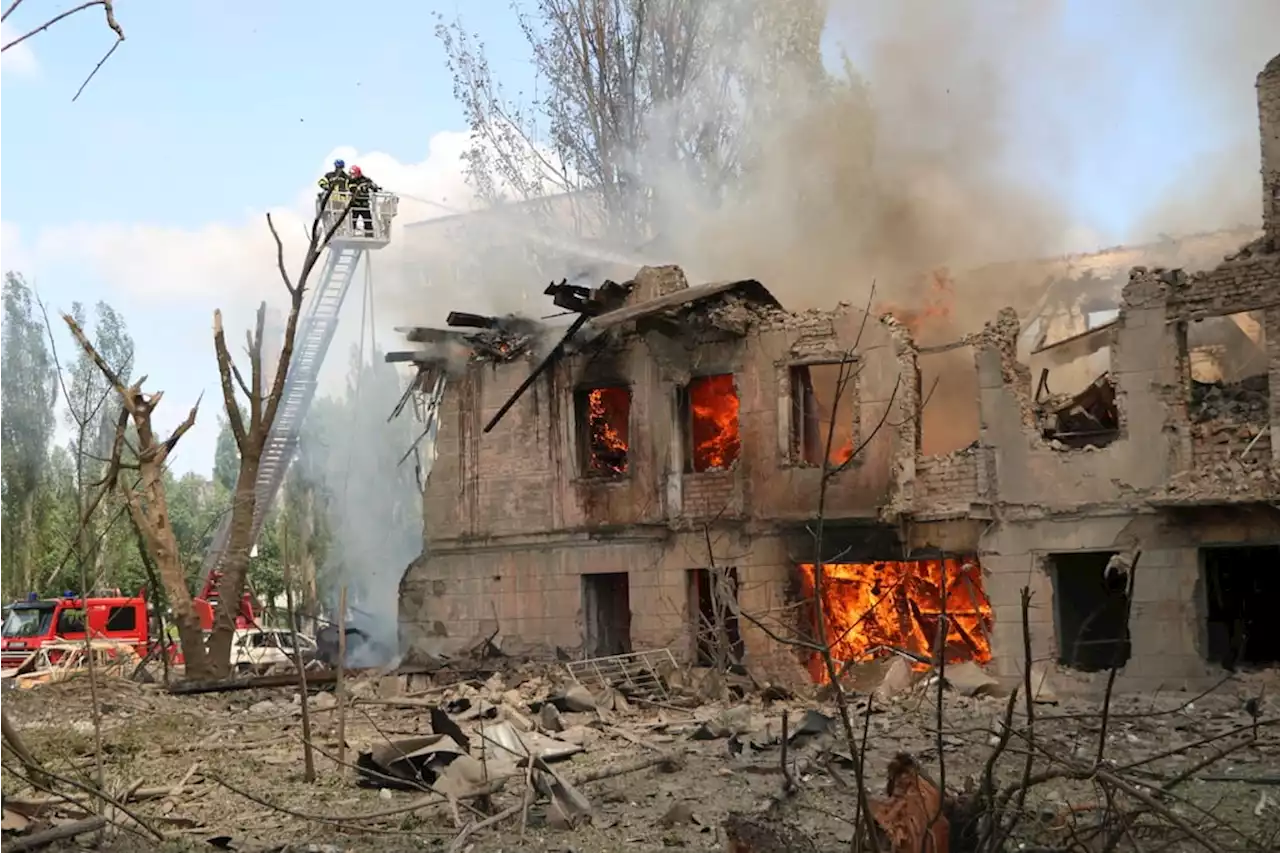 Russian attack on Ukrainian clinic kills 2, injures 30