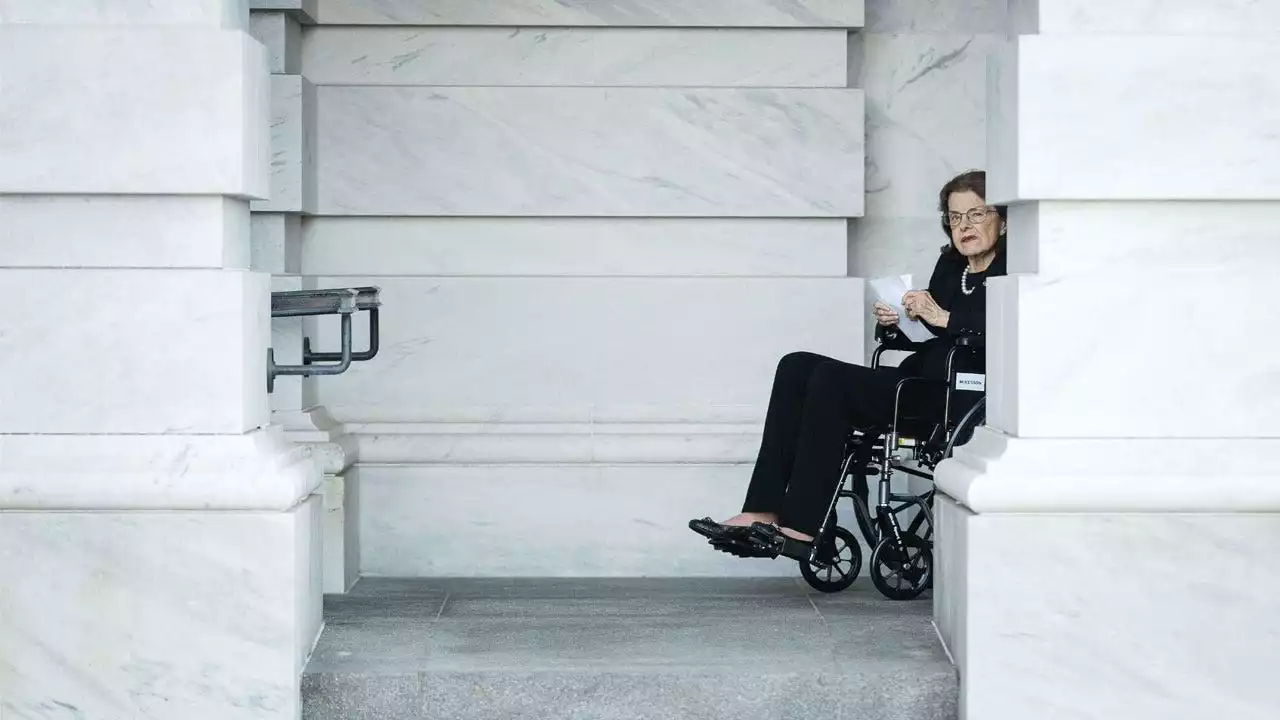 Dianne Feinstein staff ‘hide her wheelchair,’ form ‘human barrier’ to protect her from press: report