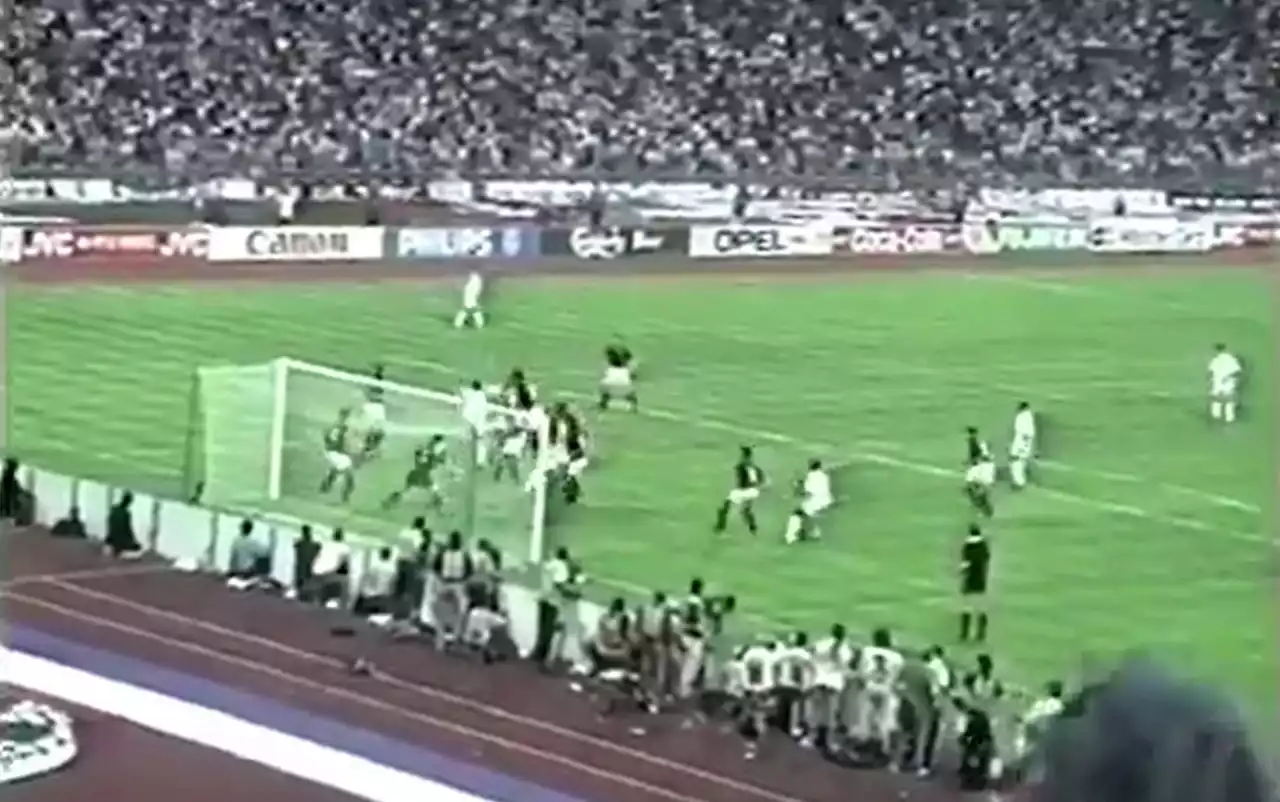 DIRECT. Sacre de l'OM en 1993 à Munich : la vidéo amateure qui montre le but de Basil Boli depuis les tribunes