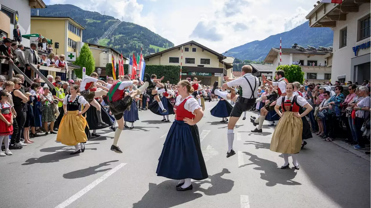 'Porter un costume traditionnel nous rend fier' : en Autriche, le Tracht, le costume traditionnel, a le vent en poupe