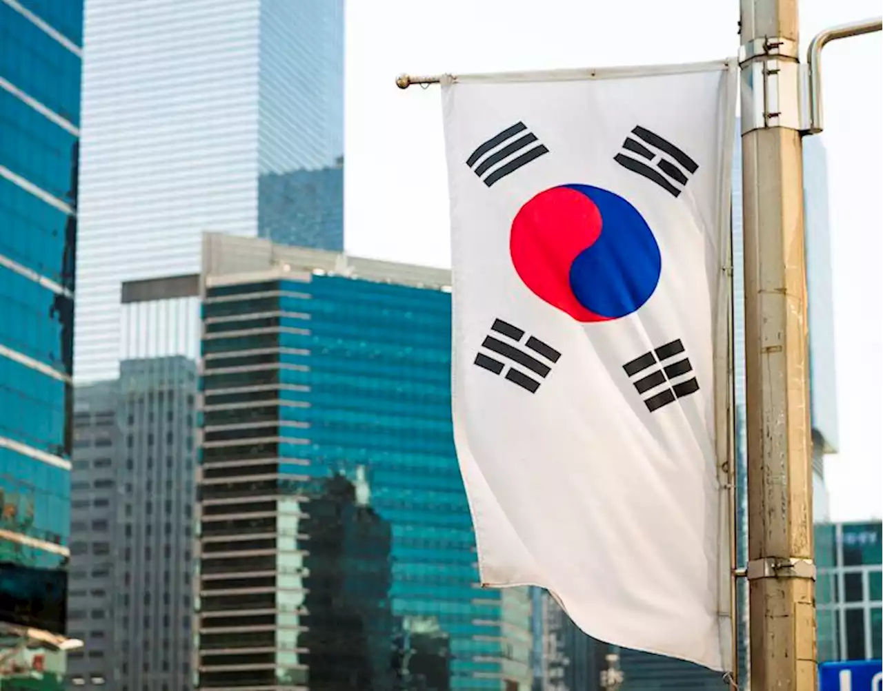 South Korea: BoK keeps rates unchanged amidst a hawkish tone – UOB