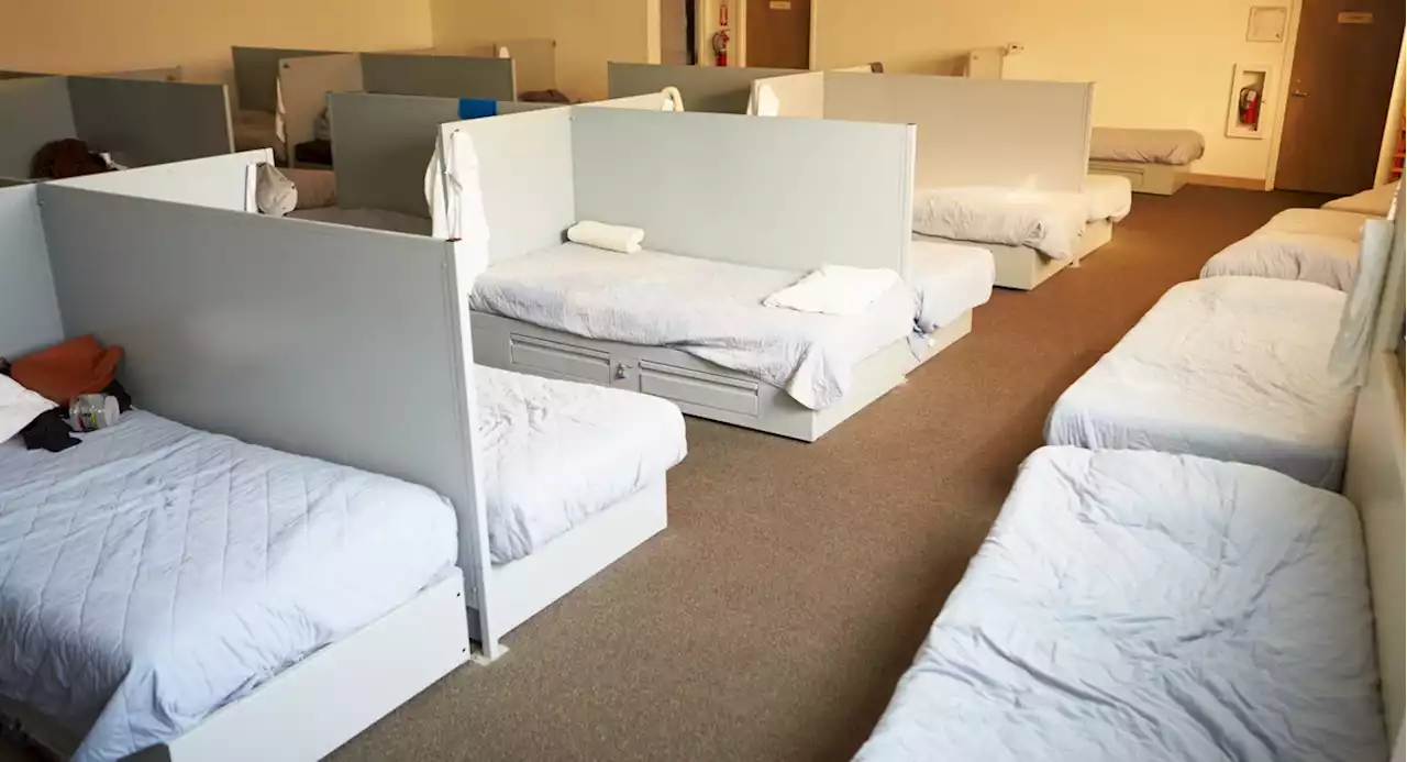 As Mayor Adams moves to curb right-to-shelter, more than 1,000 shelter beds, hundreds of rooms empty