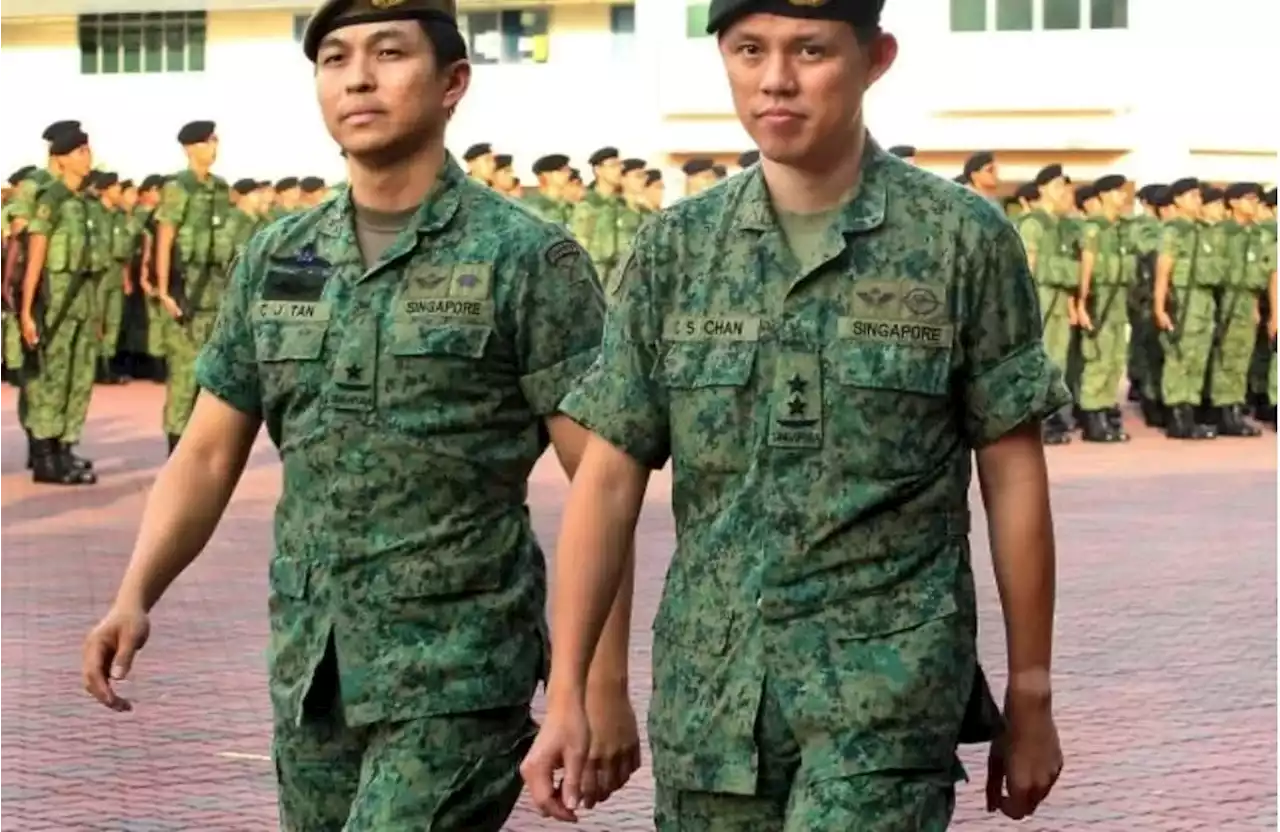 After Tan Chuan-Jin gets mistaken for Chan Chun Sing, he posts photo of the 2 of them together, identifying himself as the one with 'buay song face' - Singapore News