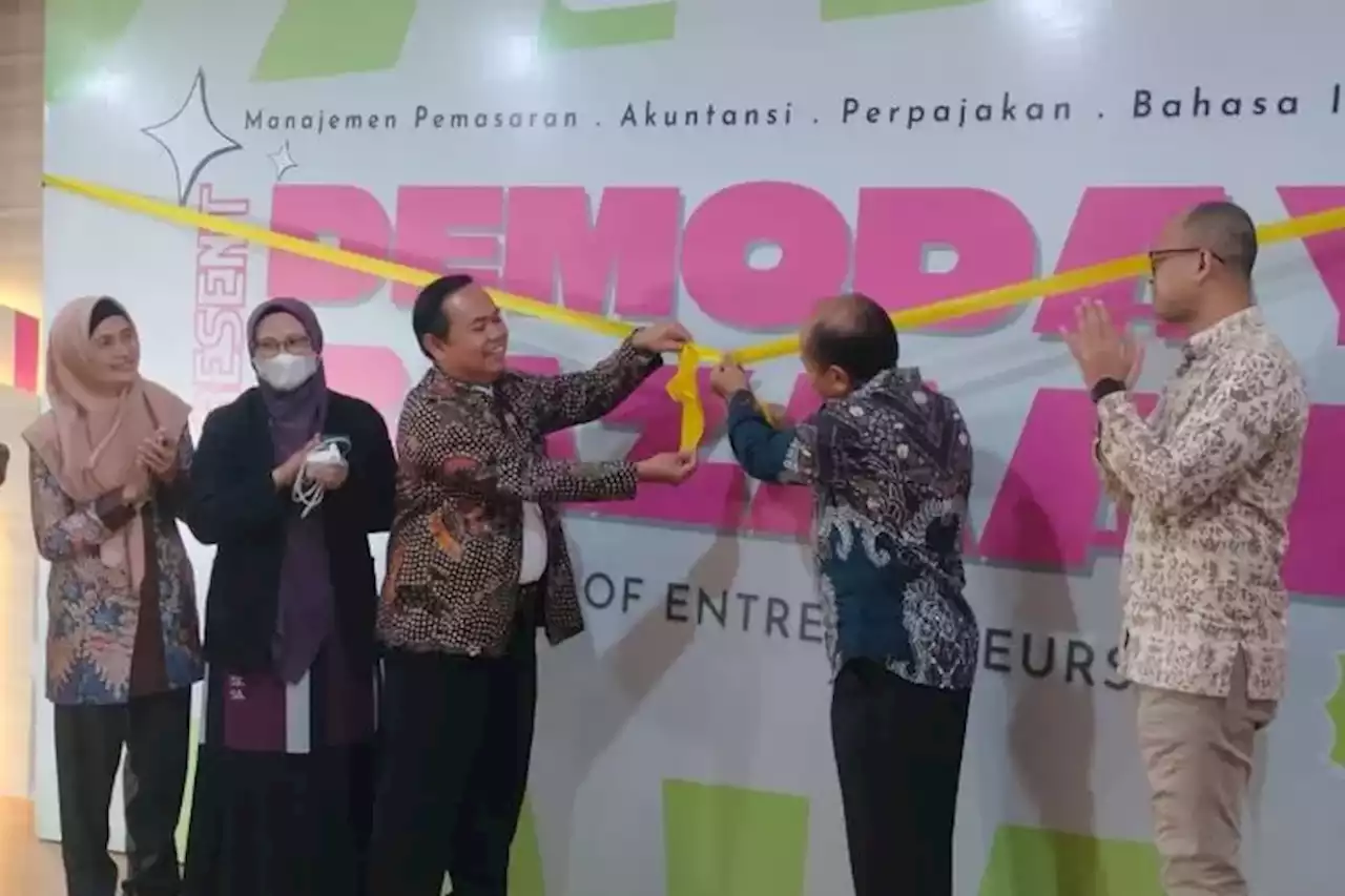 Vokasi Unair Dorong Mahasiswa Kembangkan Skill Wirausaha lewat Demoday Bazzar - Jawa Pos