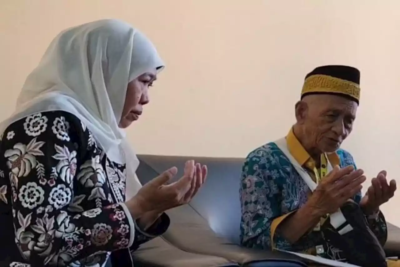 Khofifah Menemui Harun Calon Haji Tertua RI Berusia 119 Tahun: Mohon Doanya untuk Jawa Timur