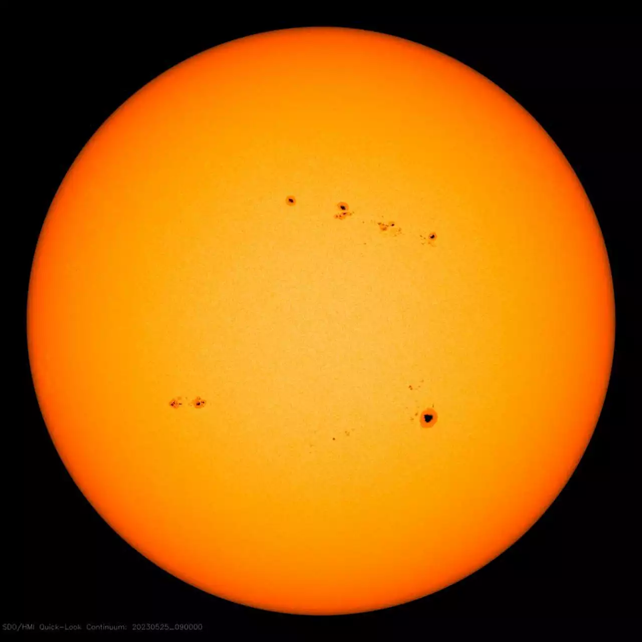 Detectan una enorme mancha solar que amenaza a la Tierra: estas son las consecuencias de una posible llamarada de clase X