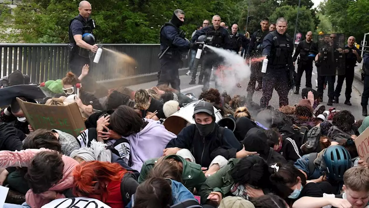 La venue de Gérard Depardieu à Toulouse perturbée par des militants féministes, le début du spectacle retardé