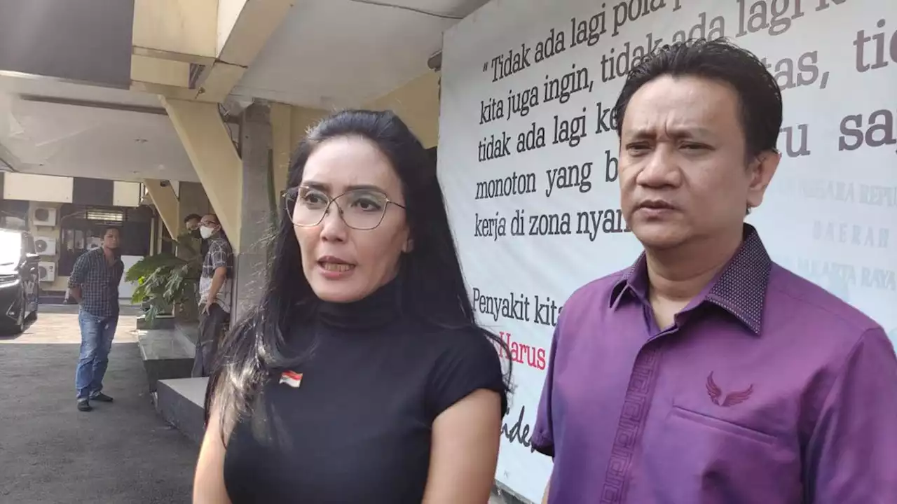 Datangi Polres Depok, Rieke Diah Pitaloka Siap Beri Pendampingan Korban KDRT Jadi Tersangka