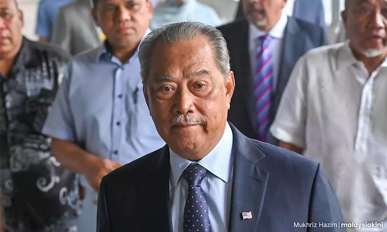 Muhyiddin mulls legal action against PM over gambling money claim