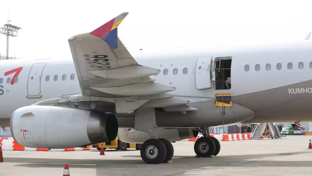 [VIDEO] VIDEO. Il ouvre une issue de secours en plein vol : neuf passagers blessés dans un avion coréen