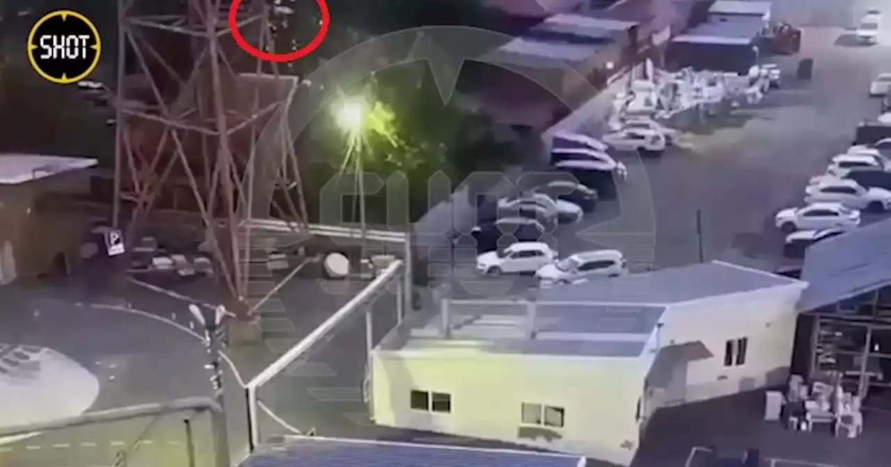 Il momento dell'impatto di un drone suicida a Krasnodar, in Russia - Video