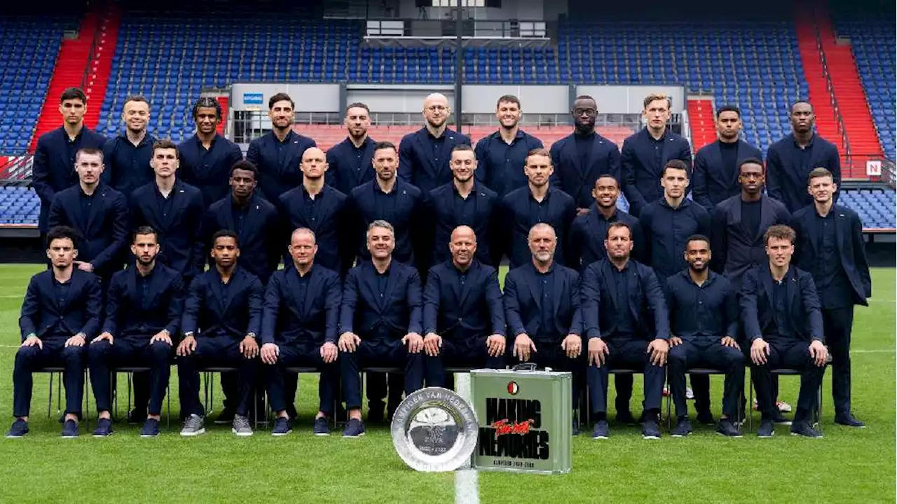 Santi Giménez: Feyenoord conmemora el campeonato con anillos personalizados