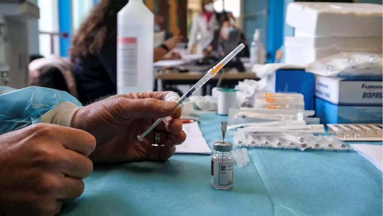 Covid, accordo tra Ue e BioNTech-Pfizer per ridurre le forniture di vaccini previste