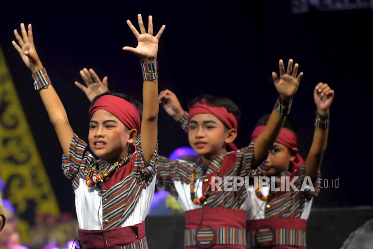 Aksi Anak-anak Tampilkan Kesenian Jawa di Festival Langen Carita |Republika Online