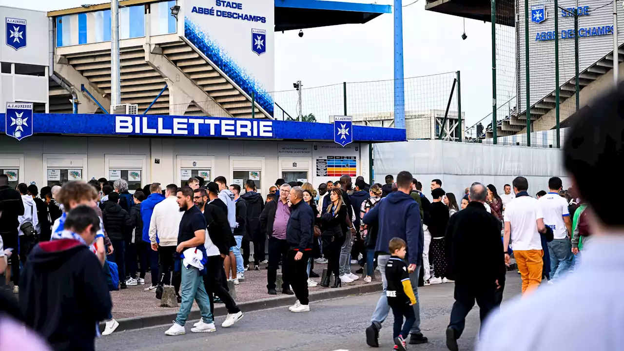 Ligue 1: à Auxerre, toute une ville retient son souffle pour le maintien