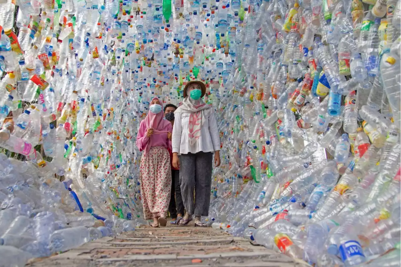 Indonesia seeks to block curbs on raw plastic production