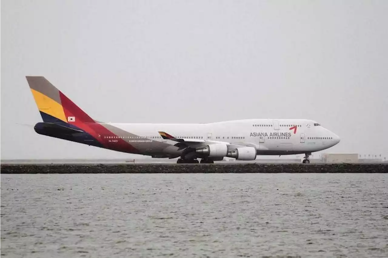 Asiana plane’s door opens right before landing: Yonhap