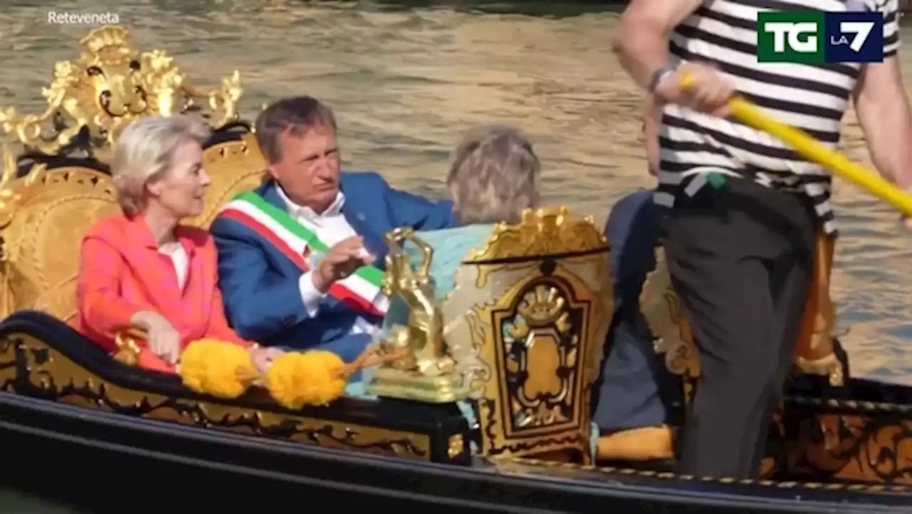 Von der Leyen a Venezia, giro in gondola coL sindaco