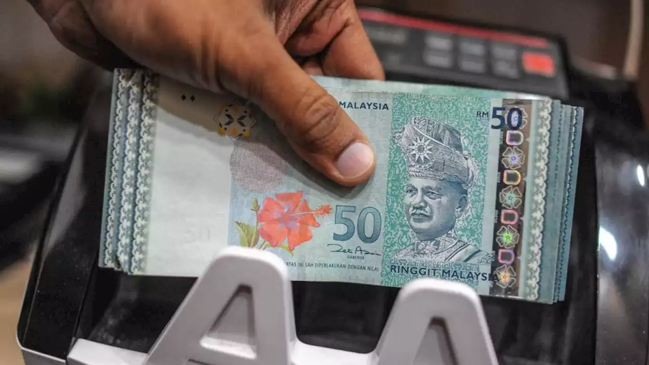 With Malaysian ringgit at record low against Singdollar, who benefits and who loses out?