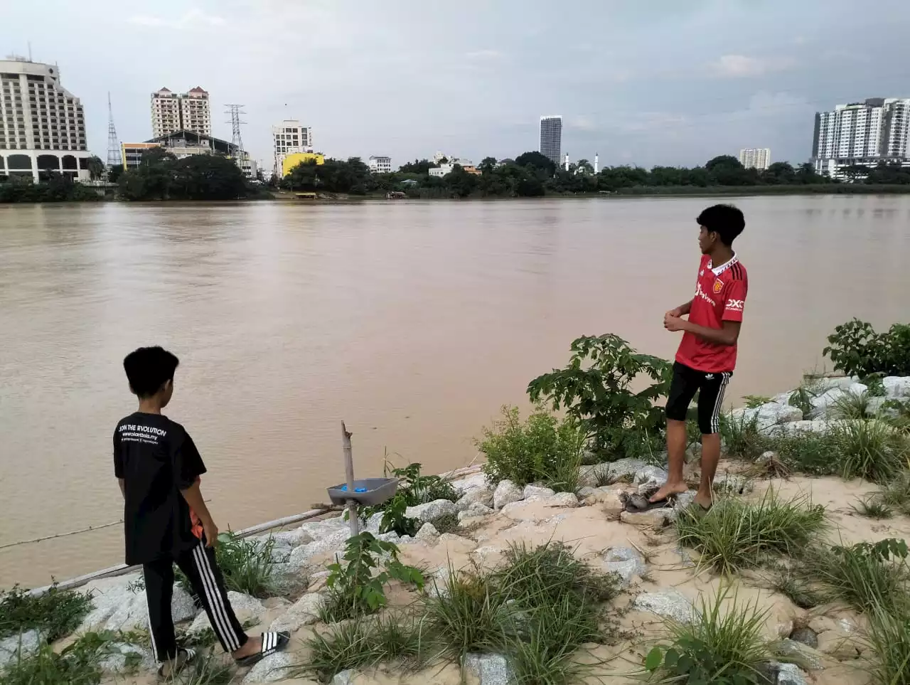 Lelaki lari dari serbuan ditemukan lemas