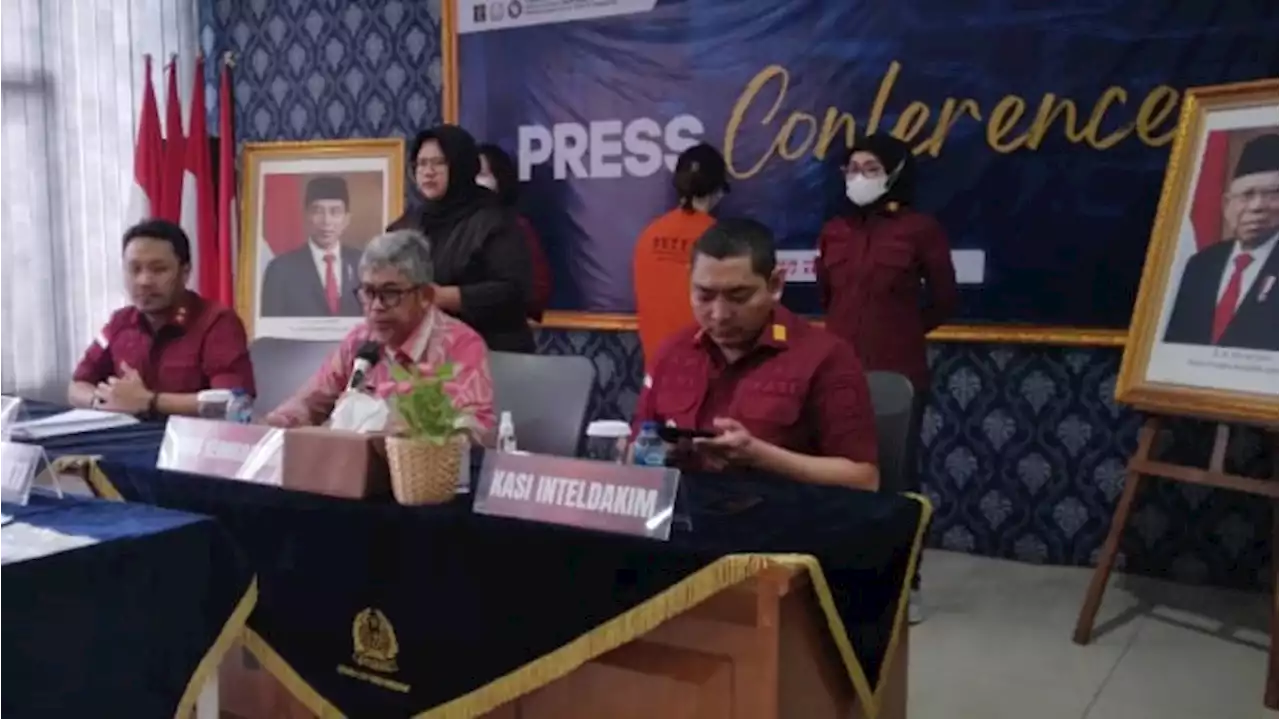 Jadi PSK dengan Tarif Rp4 Juta Sejam, Bule Rusia Ini Ditangkap dengan Barbuk Kondom